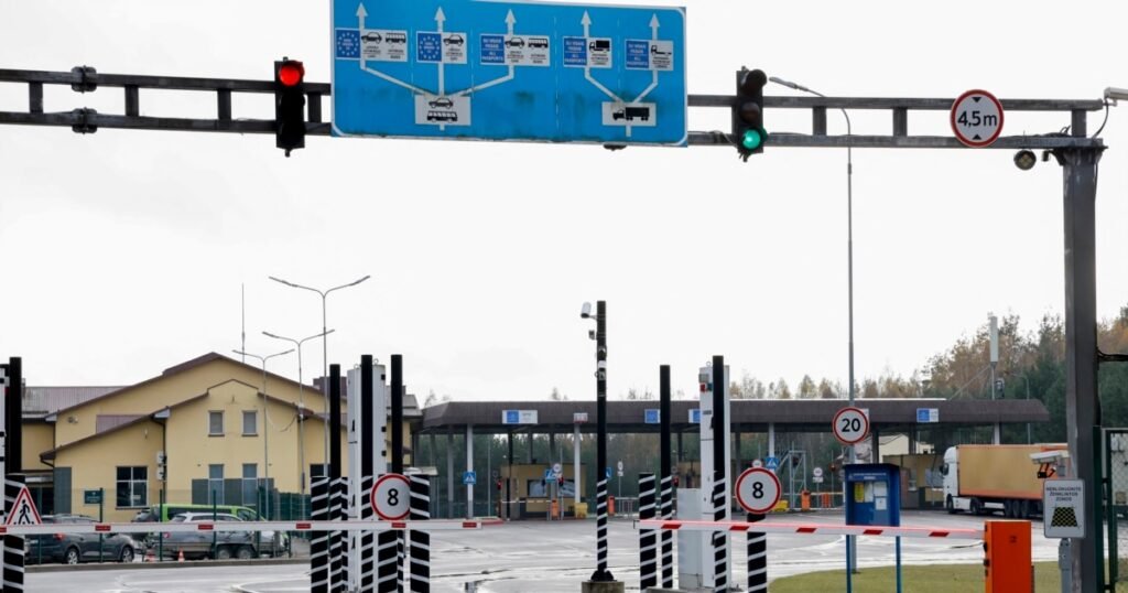 Polonia amână redeschiderea graniţei cu Belarus, în semn de solidaritate cu Lituania Polonia amână redeschiderea graniţei cu Belarus, în semn de solidaritate cu Lituania