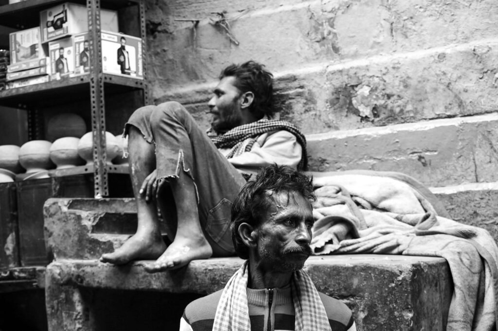 Proiect fotojurnalistic inedit al unei fotografe românce, despre crematoriul uman din Varanasi (India) / „Lacrima unui fluture” sau cum vede un european moartea