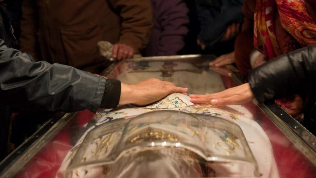 Racla Cuvioasei Parascheva, reașezată în Catedrală. Ora exactă depinde de numărul de pelerini