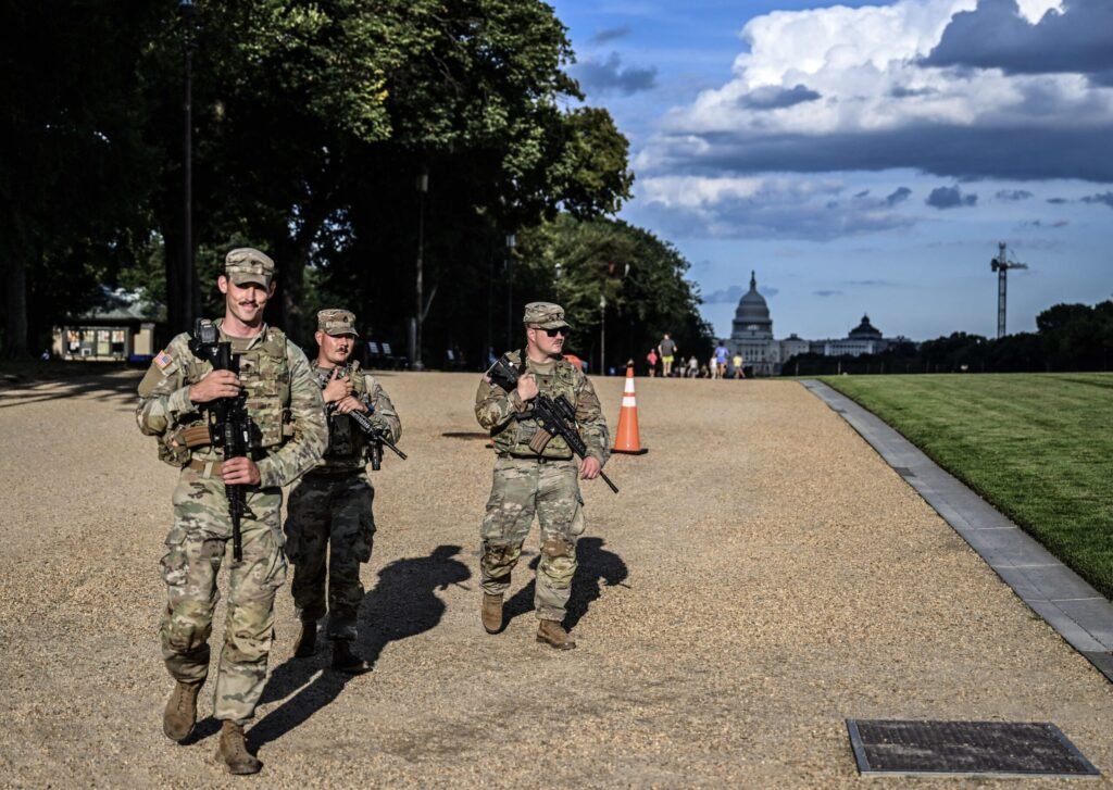 Trump autorizează desfășurarea Gărzii Naționale la Chicago. Guvernatorul Illinois acuză un „abuz de putere”