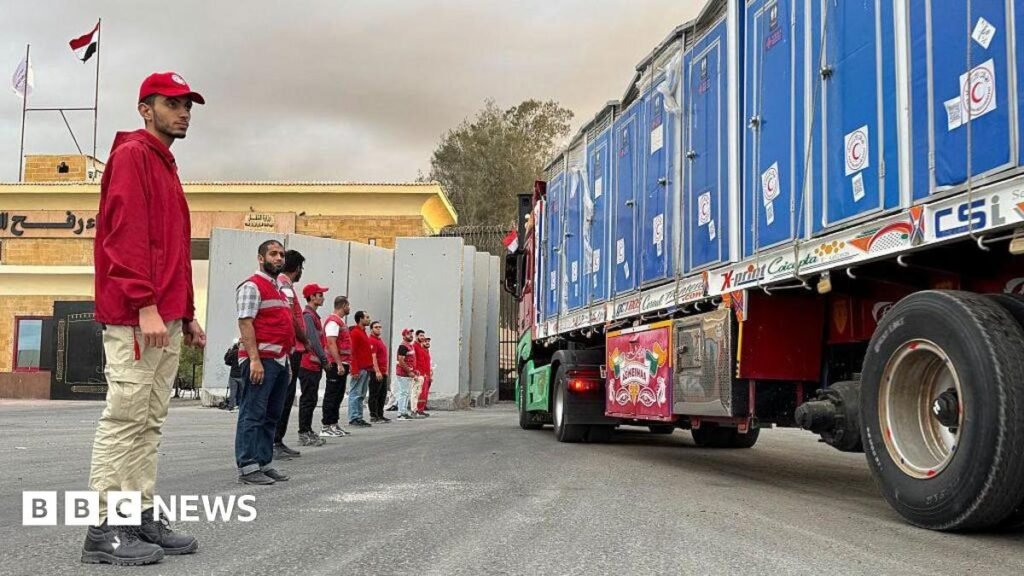 Zeci de camioane cu ajutoare intră în Gaza, în timp ce Starmer se pregătește să se întâlnească cu Trump la summitul de pace din Egipt