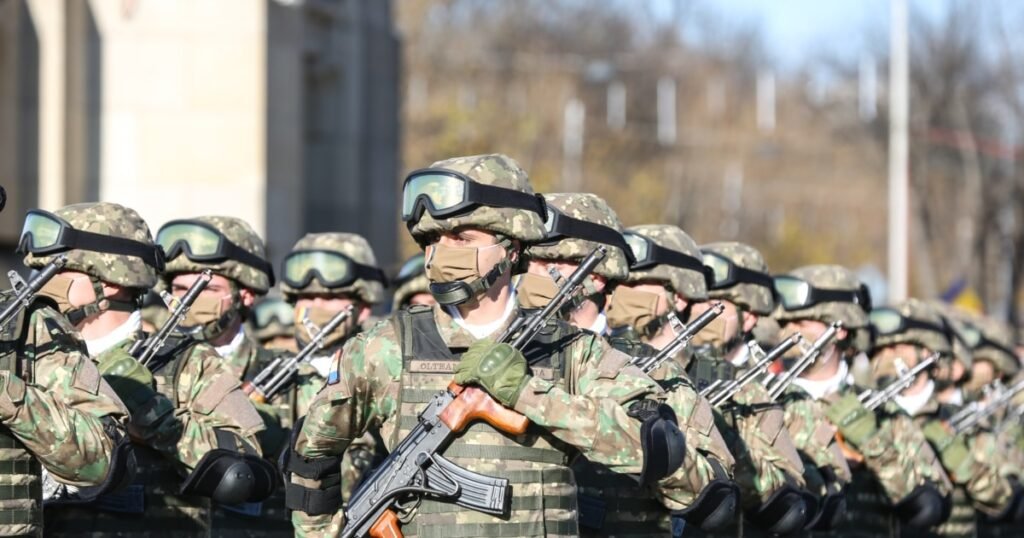 Ziua Armatei Române, evenimente în București și în țară. Premierul Bolojan, la sosirea „Ștafetei Veteranilor Invictus”, de la Carei