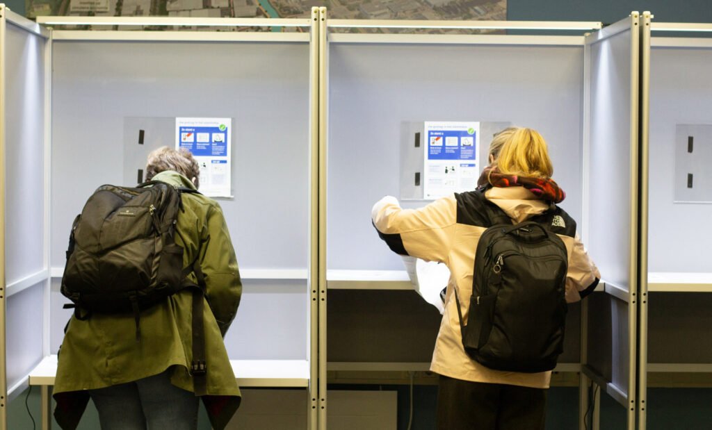 Elvețienii vor vota pentru obligativitatea îndatoririlor civice pentru toți cetățenii