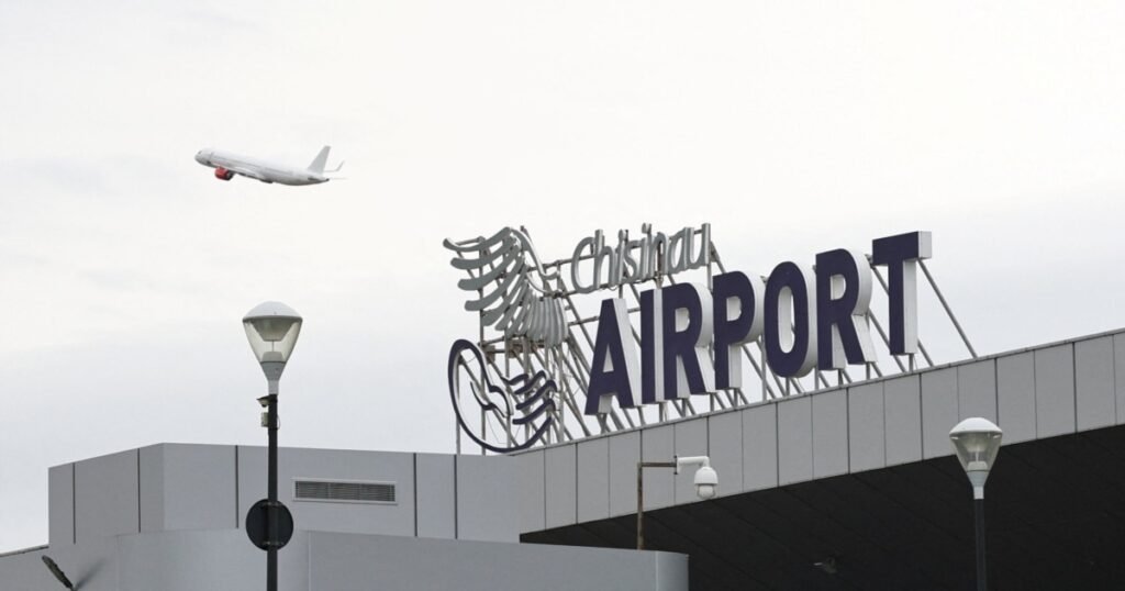 Spațiul aerian al R. Moldova, închis noaptea trecută, după ce țara a fost survolată ilegal de două drone Spațiul aerian al R. Moldova, închis noaptea trecută, după ce țara a fost survolată ilegal de două drone