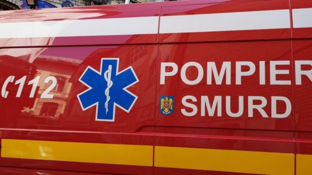 Accident rutier în Botoșani. Un autocar cu 40 de elevi s-a ciocnit cu un microbuz, joi dimineața ambulanta
