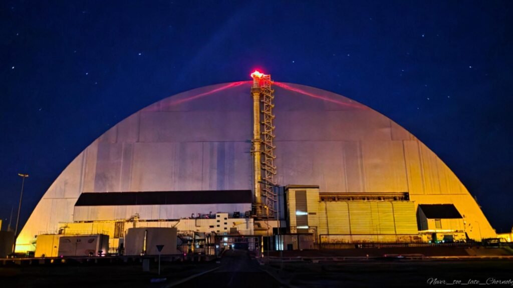 Scutul de protecție de la Cernobîl și-a pierdut principalele funcții de siguranță după un atac cu drone rusești, avertizează agenția nucleară a ONU Noul sarcofag care acopera reactorul 4