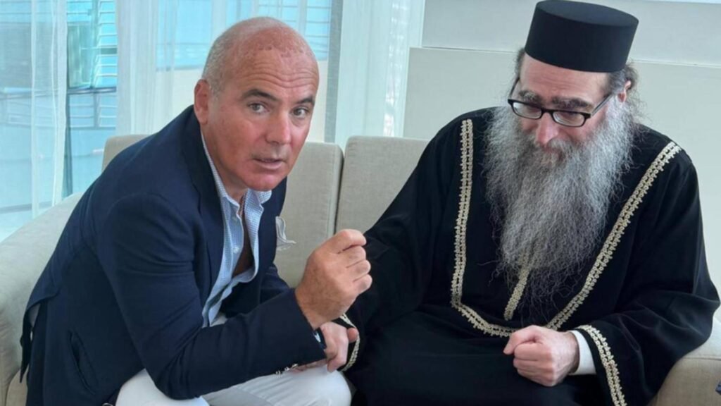 Rareș Bogdan s-a întâlnit cu rabinul Yoshiyahu Pinto (foto: Facebook @ Rareș Bogdan)