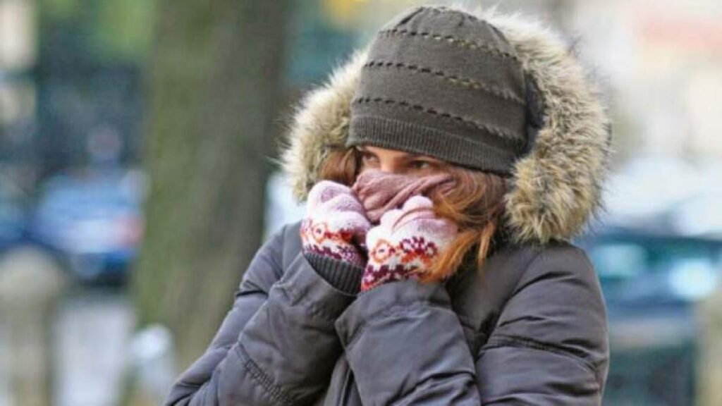 Vreme deosebit de rece și ninsori în București până marți dimineață Vreme deosebit de rece și ninsori în București până marți dimineață