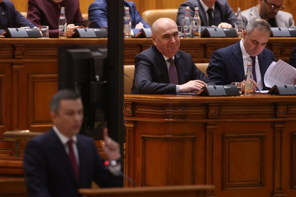 LIVE Dezbaterea bugetului în Parlament, cu prelungiri după miezul nopții. Schimburi de replici acide între Bolojan și Grindeanu, Anamaria Gavrilă a urlat la o fostă colegă (Video)