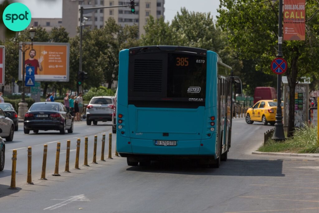 Soluția găsită de numeroși români după scumpirea carburanților. Platformele de ride-sharing pierd clienți