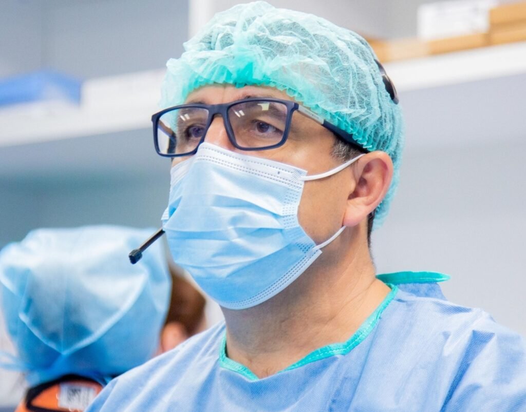 Cine e medicul din Franța care l-ar putea opera pe Mircea Lucescu