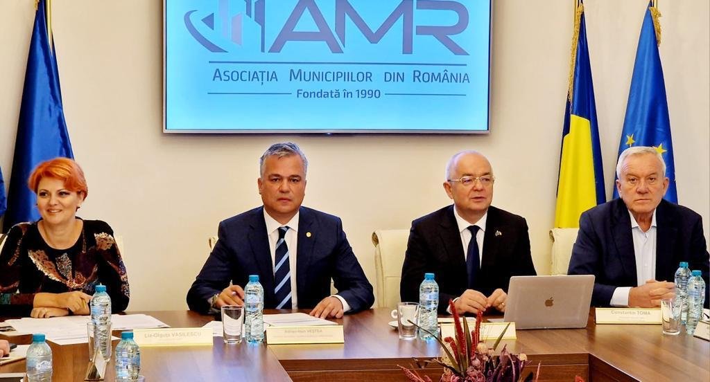EXCLUSIV Noile venituri ale primarilor pe noua lege a salarizării. Cât va câștiga Ciucu EXCLUSIV Noile venituri ale primarilor pe noua lege a salarizării. Cât vor încasa Ciucu și Olguța Vasilescu