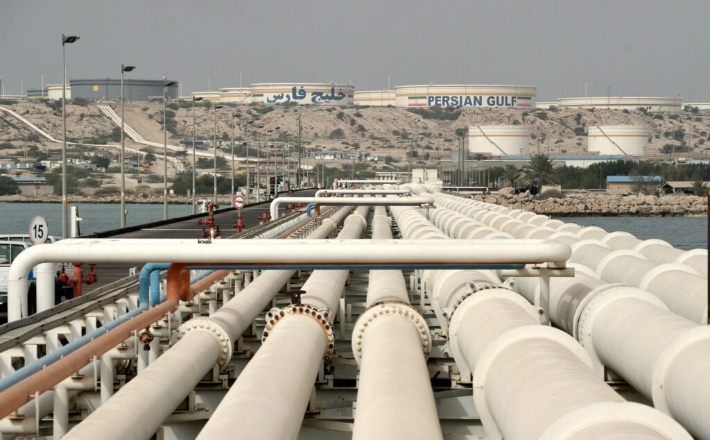Prețul petrolului scade pe fondul prelungirii armistițiului din războiul din Orientul Mijlociu Prețul petrolului scade pe fondul prelungirii armistițiului din războiul din Orientul Mijlociu