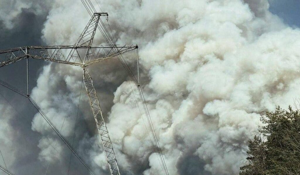 Incendiu uriaș în zona Cernobîl după prăbușirea unei drone. Focul se extinde rapid în apropierea fostei centrale nucleare Incendiu uriaș în zona Cernobîl după prăbușirea unei drone. Focul se extinde rapid în apropierea fostei centrale nucleare