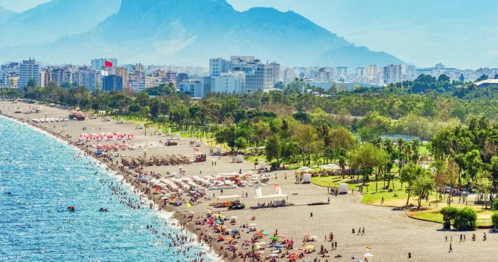 Destinațiile spectaculoase care transformă Antalya într-o atracție pentru toate anotimpurile. Ce poți vizita dacă nu ești pasionat de plajă Destinațiile spectaculoase care transformă Antalya într-o atracție pentru toate anotimpurile. Ce poți vizita dacă nu ești pasionat de plajă